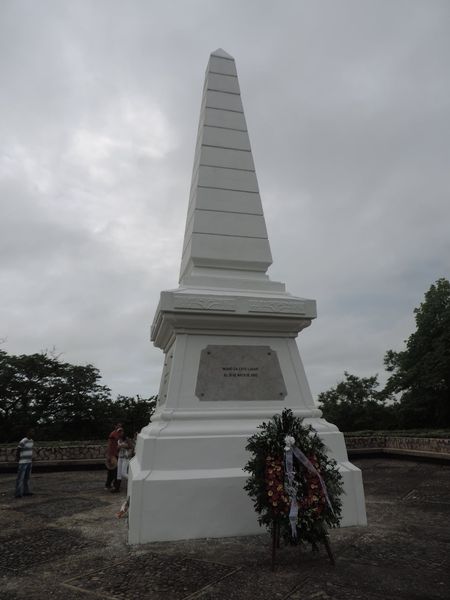 Visita al obelisco Gobernador Prov 1